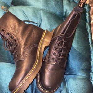 Black Dr Martens women’s size 8